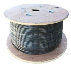 Enphase Q-25-RAW-300 eenfasige hoofdkabel op houten haspel